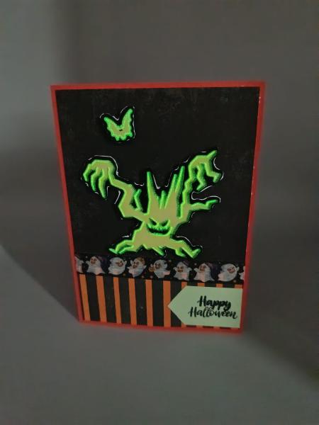 Halloween Grußkarte im Leuchtendes Grünes Monster-Design